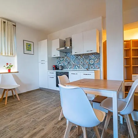 Casa Santi Appartamenti Апартаменты *